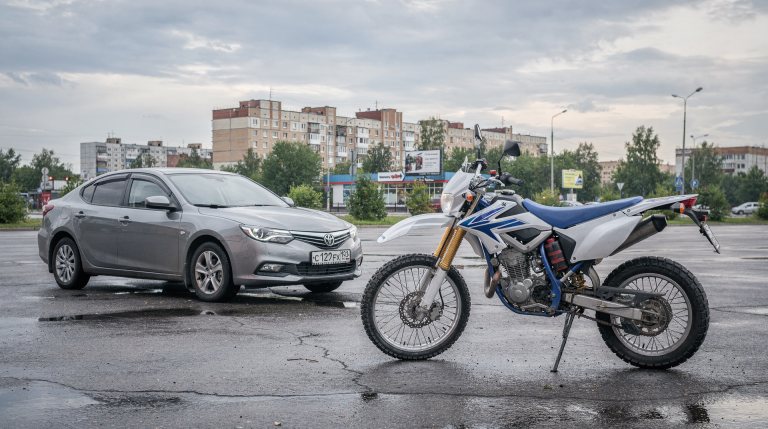 Сравнение устройства мотоцикла и автомобиля: взгляд через TTR250